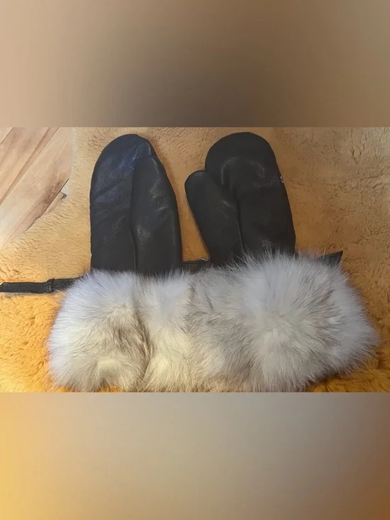Black Leather Mittens with White Fur Trim and Microphone Print - Picture 2 of 8